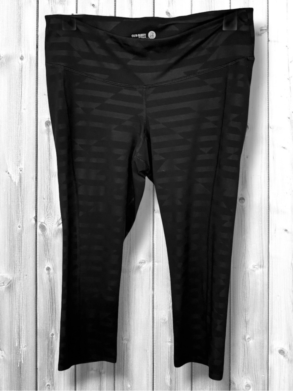 🌼Old Navy Black Patterned Capris